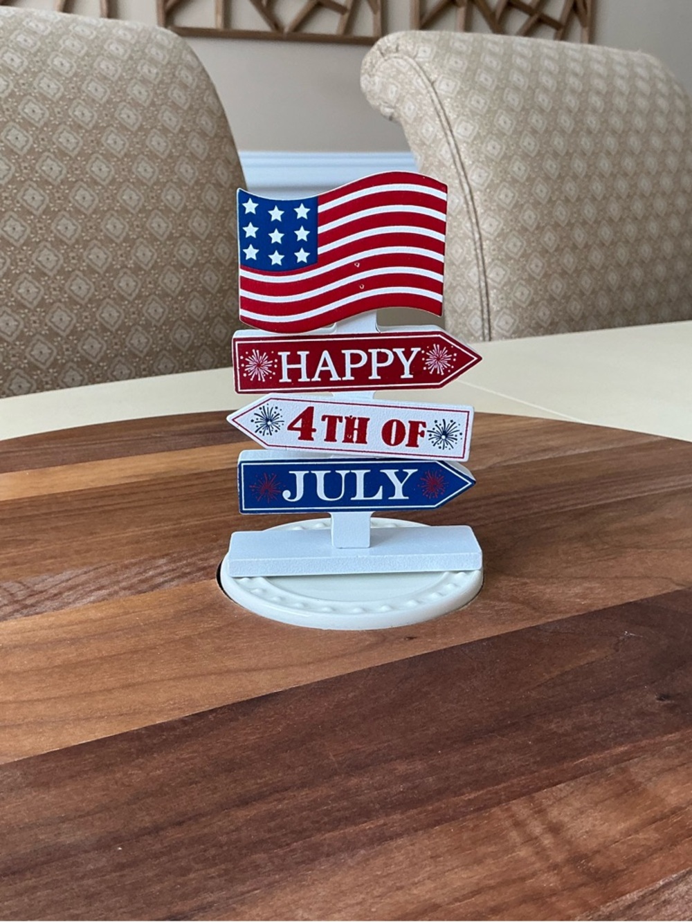 Patriotic Directional Sign Platter Decoration - Flag 🇺🇸